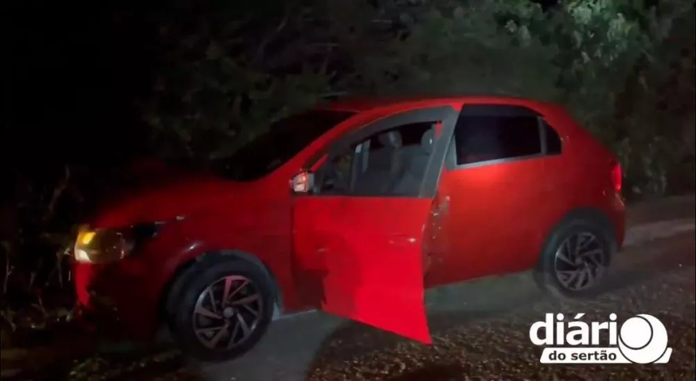 Acidente entre carro e moto deixa quatro feridos, incluindo duas crianças, na BR-427 em Pombal