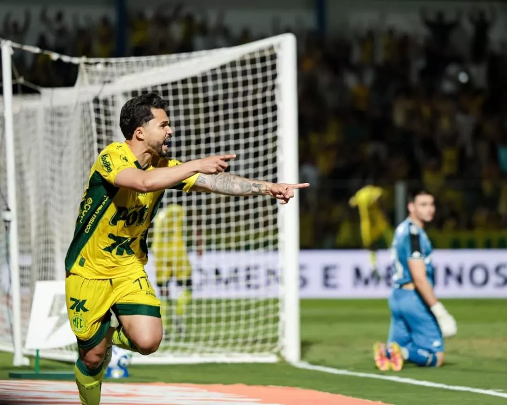 Vasco esboça reação em noite de fim de 'jejum' de Vegetti, mas leva gol no fim e perde do Mirassol