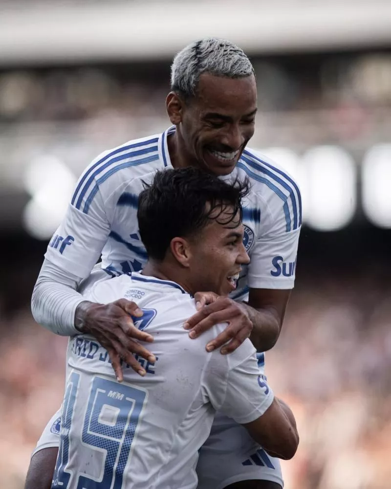 Cruzeiro vence o Botafogo em tarde de vaias a John e se recupera no Brasileirão