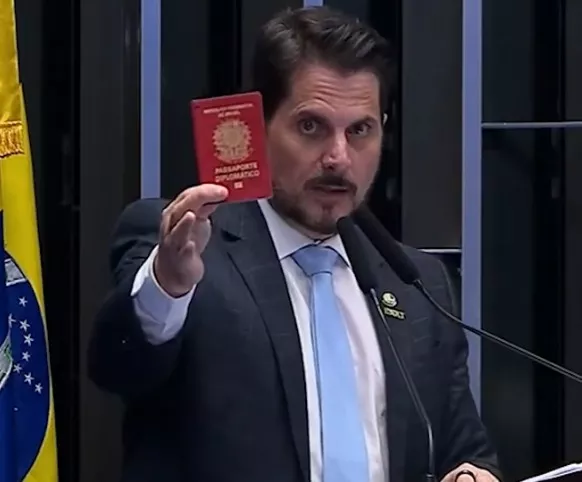 Por ordem de Moraes, Senador Marcos do Val coloca tornozeleira eletrônica