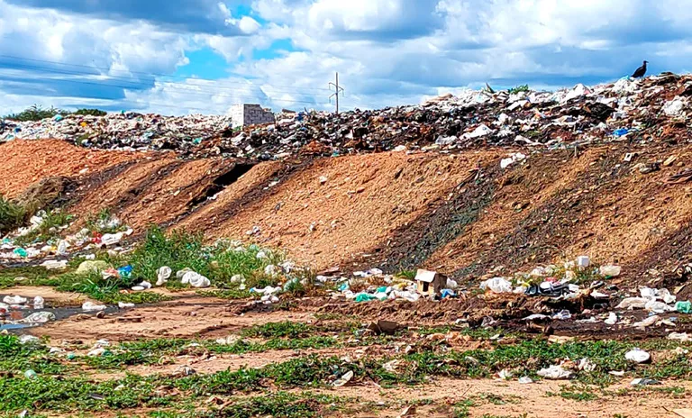 Sudema embarga aterro sanitário por irregularidades ambientais em cidade do Sertão