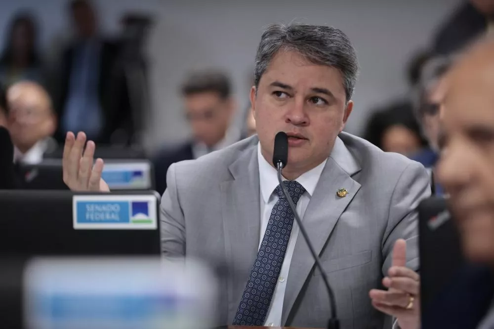 Mais um peão no tabuleiro: Efraim Filho entra na partida contra Moraes