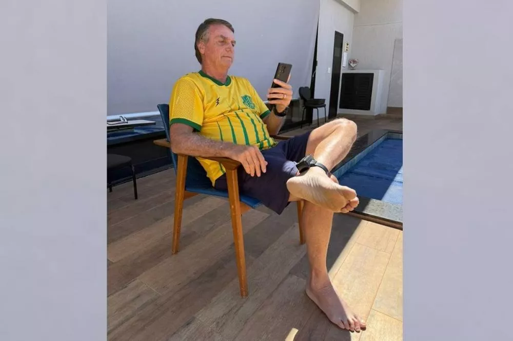 Moraes autoriza que filhos visitem Bolsonaro em prisão domiciliar