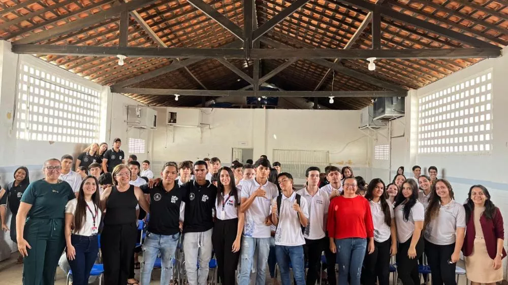Ansiedade e depressão entre adolescentes e jovens são temas de palestra na Escola Coriolano de Medeiros