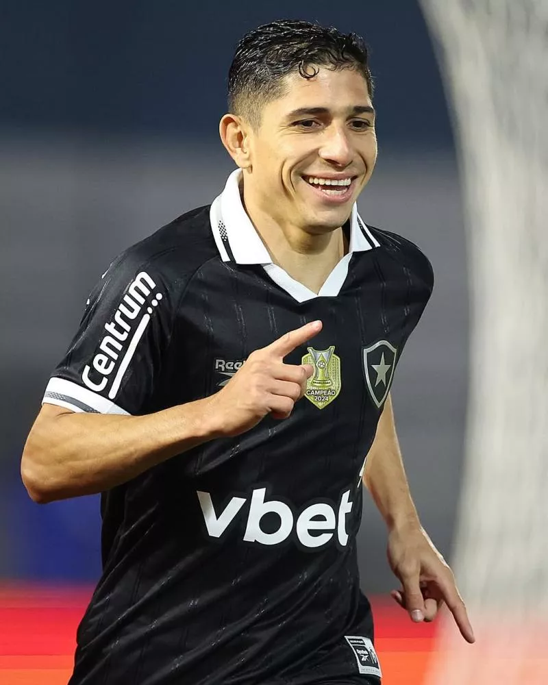 Savarino marca, Botafogo volta a vencer o Bragantino e vai às quartas de final da Copa do Brasil