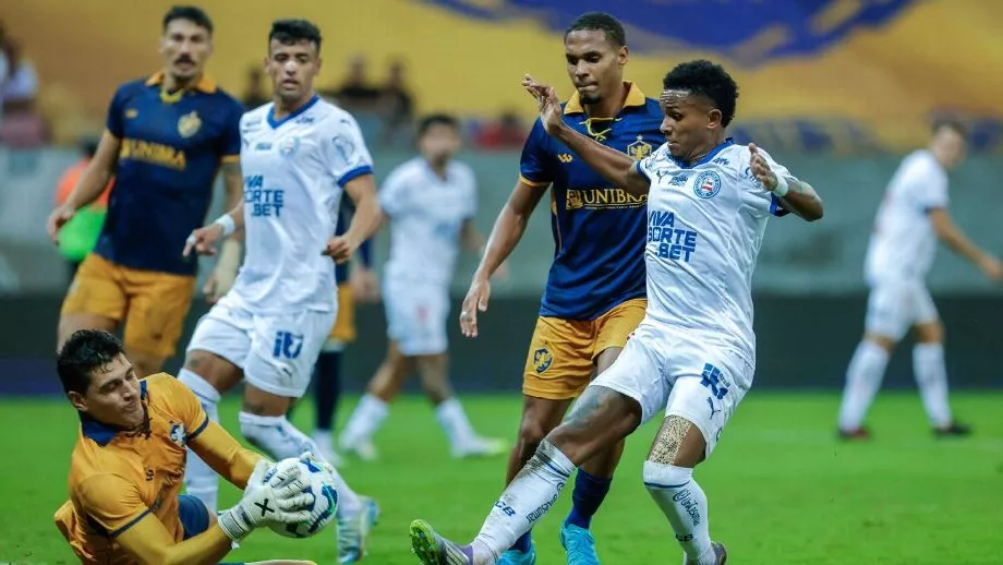 Bahia leva sustos do Retrô, mas segura o empate e se classifica na Copa do Brasil