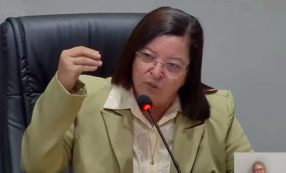 Vereadora de Juazeiro do Norte viraliza ao criticar polarização política na Câmara Municipal: “Estão é viçand* com essa história de Bolsonaro e Lula”