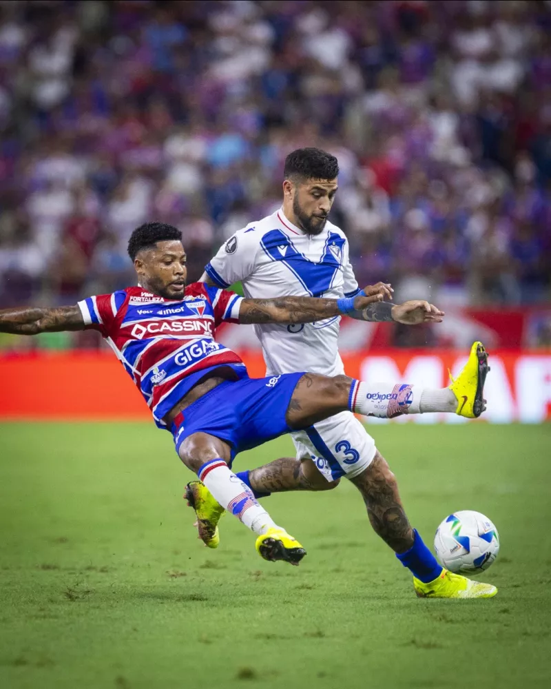 Fortaleza tem jogador expulso e fica no empate com o Vélez pelas oitavas da Libertadores
