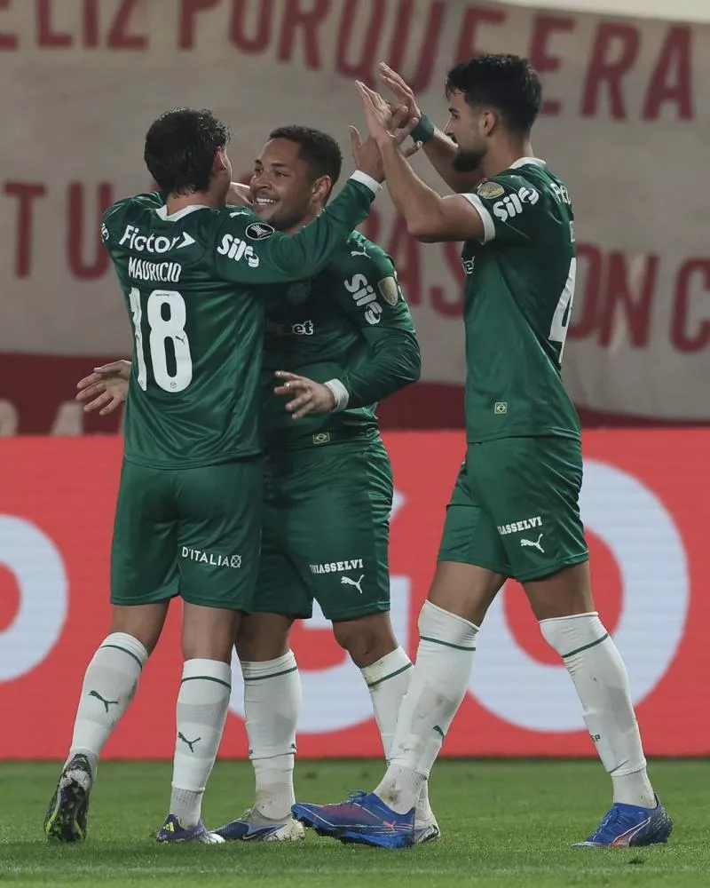 Palmeiras não toma conhecimento do Universitario, goleia e praticamente garante vaga na Libertadores