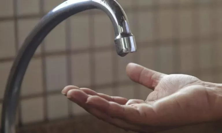 Cresce reclamação de moradores de Patos sobre falta de água; Cagepa diz que problema é reflexo de vazamentos seguidos nos últimos dias