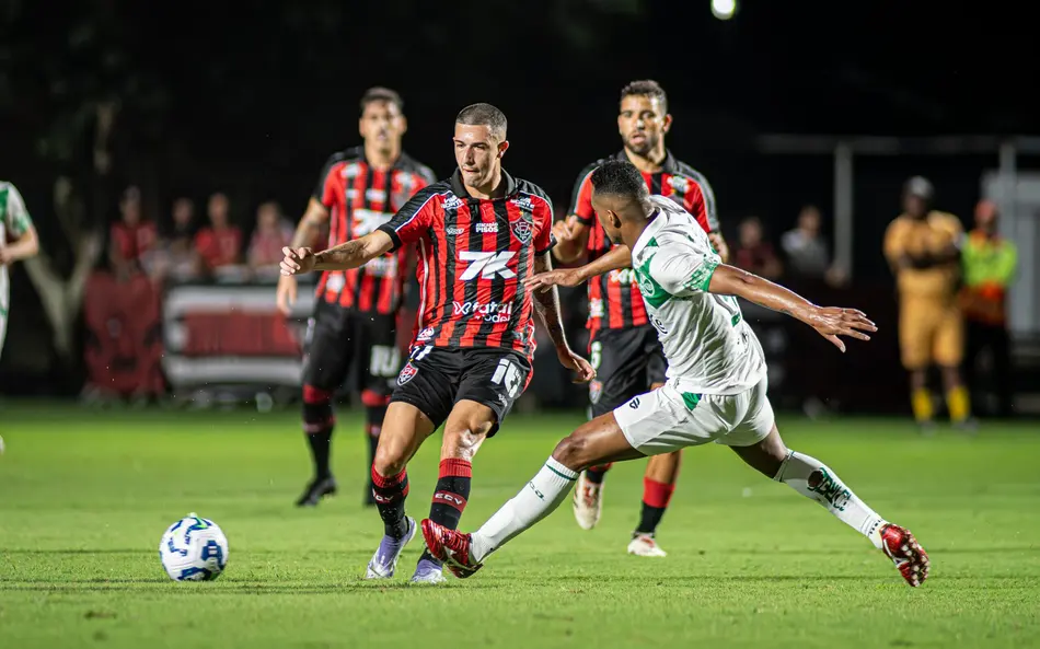 Em jogo com expulsões e gol relâmpago, Juventude busca empate com Vitória no Brasileirão