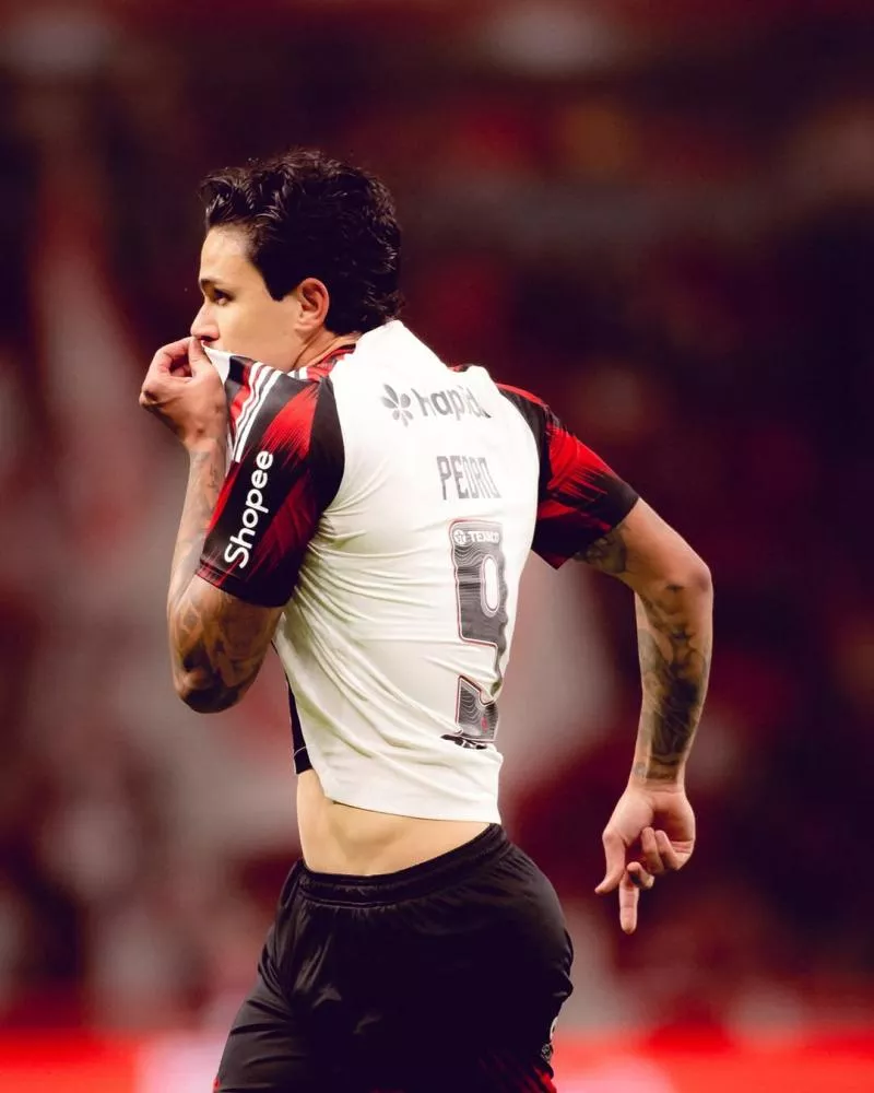 Flamengo vence Inter no Beira-Rio e abre vantagem no topo do Brasileiro antes de decisão na Libertadores