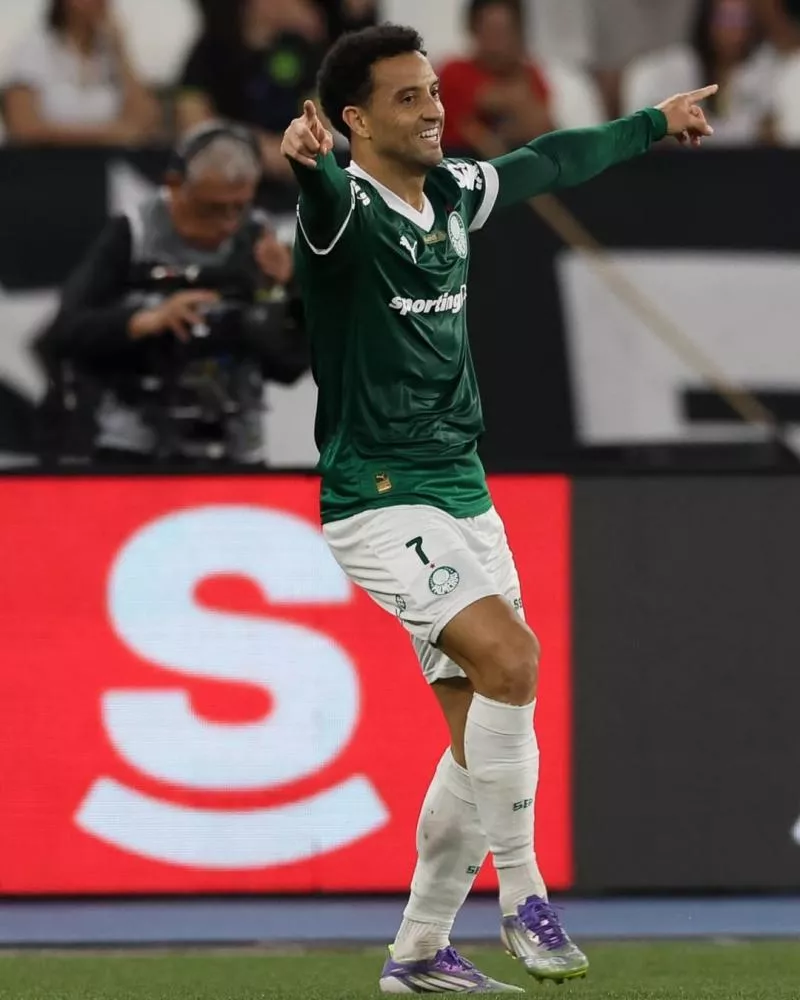 Palmeiras vence Botafogo no Rio e dorme na vice-liderança do Brasileirão