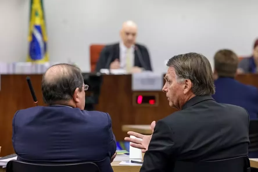 Moraes diz que não recuará “um milímetro” em julgamento de Bolsonaro