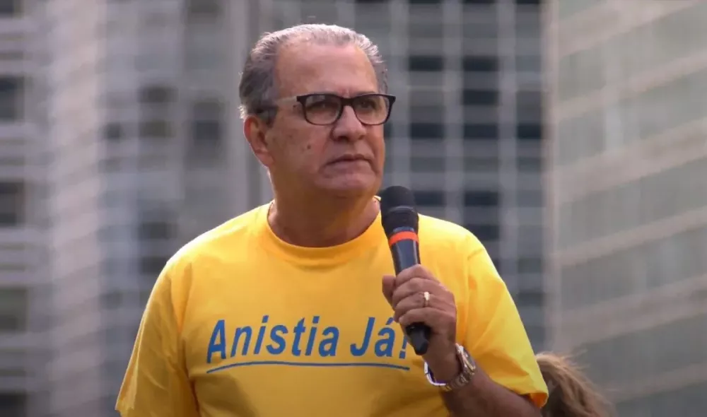 Moraes manda apreender passaporte de Silas Malafaia