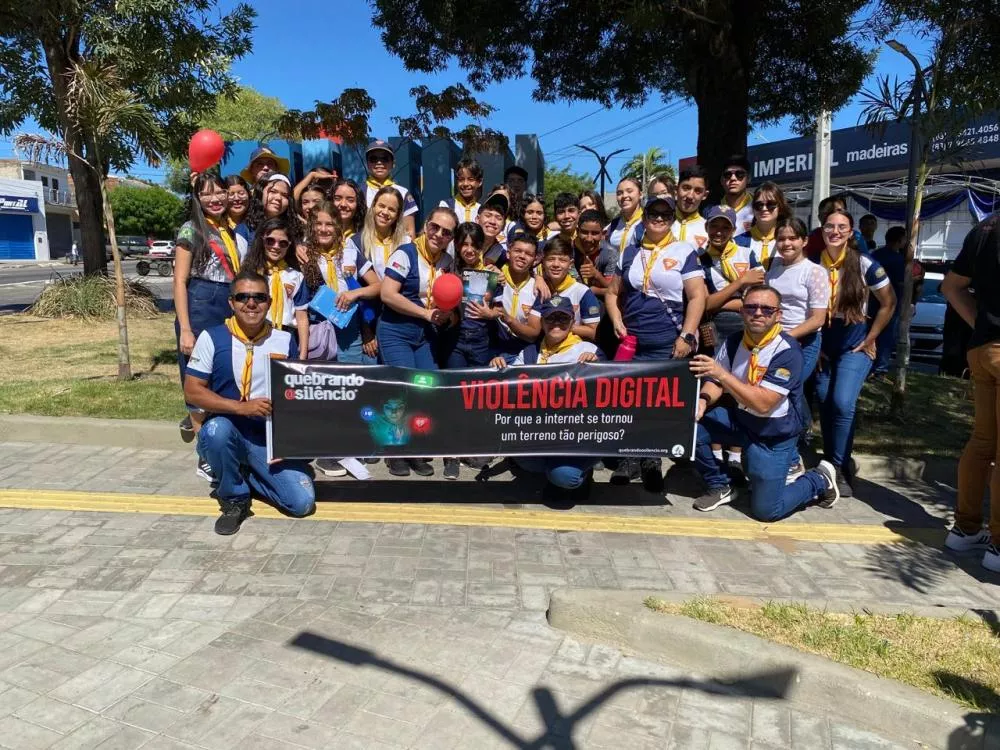 Passeata em Patos promovida pela Igreja Adventista do Sétimo Dia chama atenção para violência digital no Projeto “Quebrando o Silêncio”