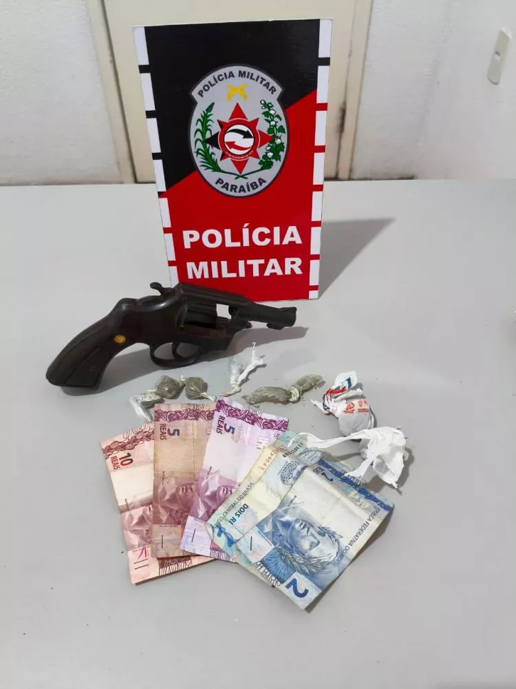 Homem é preso por tráfico de drogas e porte ilegal de arma em Santa Luzia-PB 