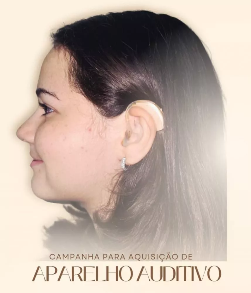 Família lança campanha nas redes sociais para ajudar Sophie na compra de novos aparelhos auditivos