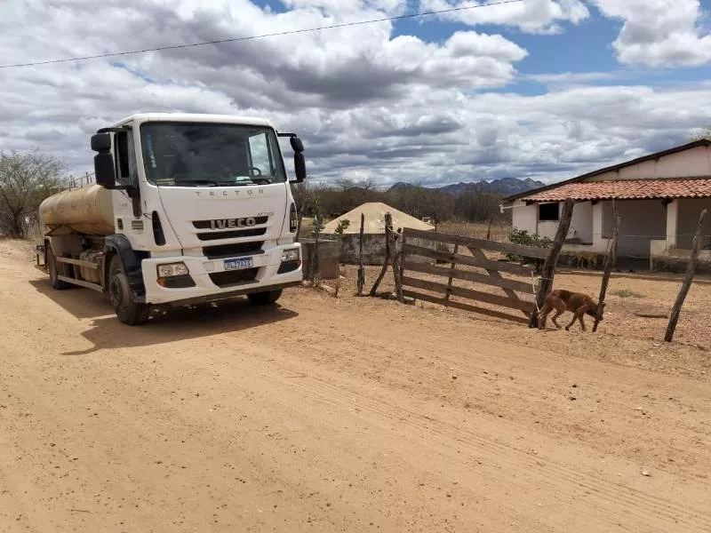 Secretaria de Agricultura de Patos retoma abastecimento de água na zona rural
