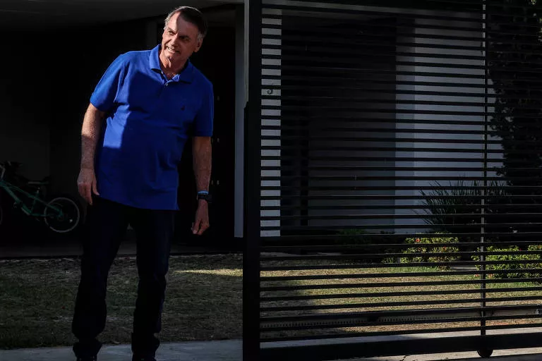 Moraes determina monitoramento na área externa da casa de Bolsonaro
