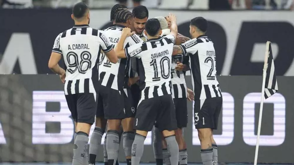 Com golaço de Savarino, Botafogo tem grande atuação e goleia o Bragantino no Brasileirão
