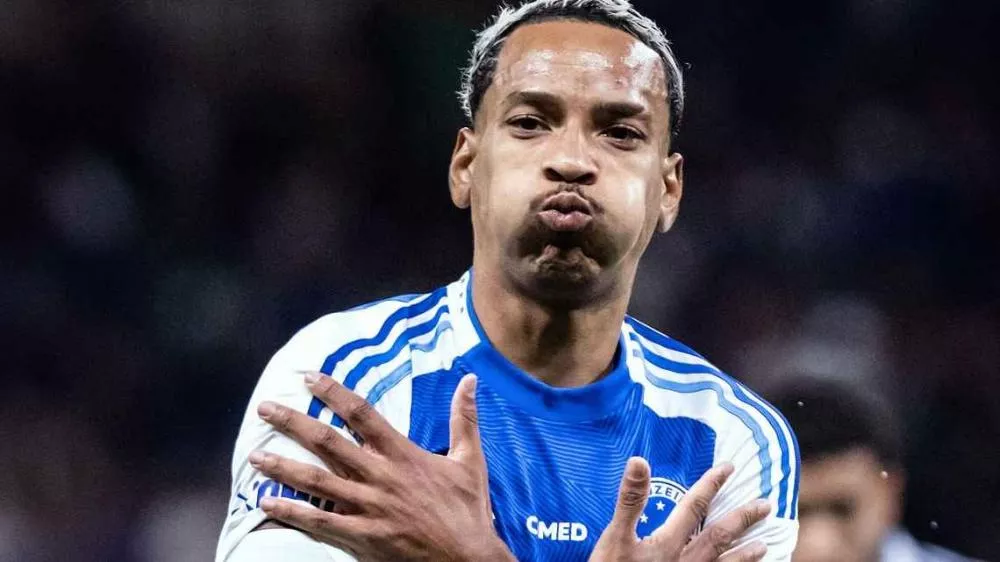 Matheus Pereira conta com a sorte em falta, Cruzeiro vence o São Paulo e encosta no Flamengo no Brasileirão