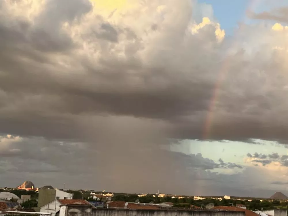 Ventos do Atlântico provocam chuvas esparsas em várias regiões da Paraíba nesta segunda (1º); região de Patos registra precipitação leve nas últimas horas