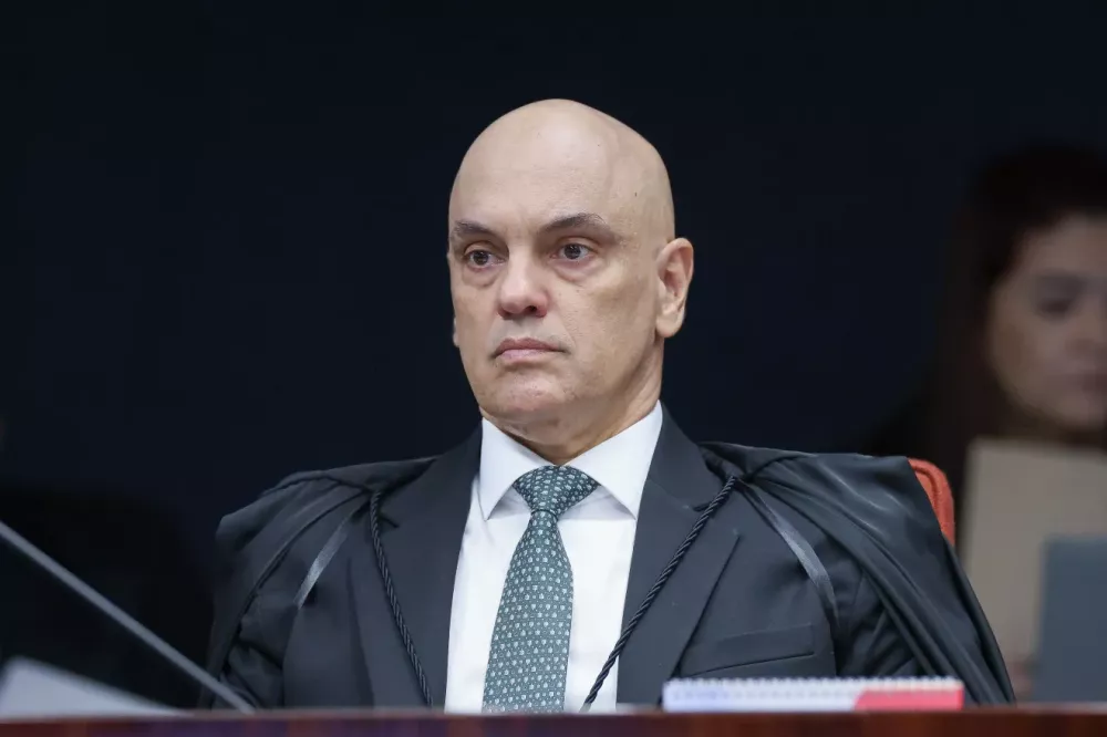 Soberania nacional jamais será vilipendiada ou extorquida, diz Moraes em julgamento de Bolsonaro