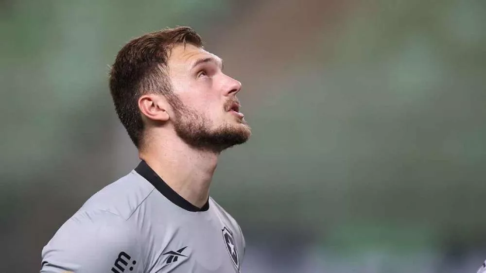 Lucas Perri aciona SAF do Botafogo na Justiça e cobra “bolada”