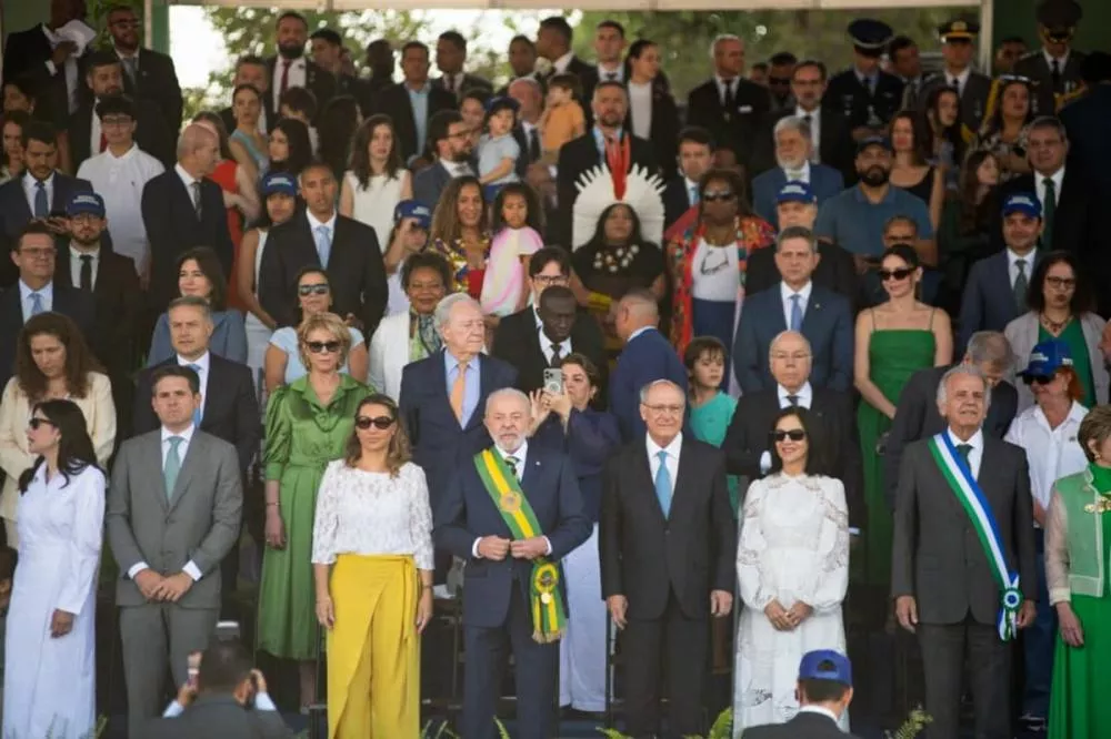 Com Motta e sem ministros do STF, Lula participa do desfile do 7 de Setembro