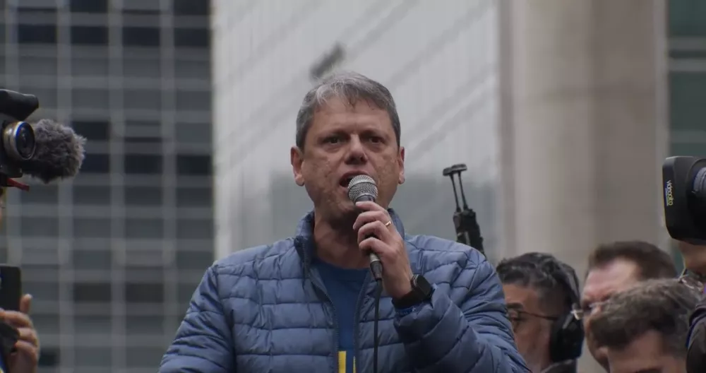 “Ninguém aguenta mais tirania de um ministro como Moraes”, diz Tarcísio em ato na Av. Paulista