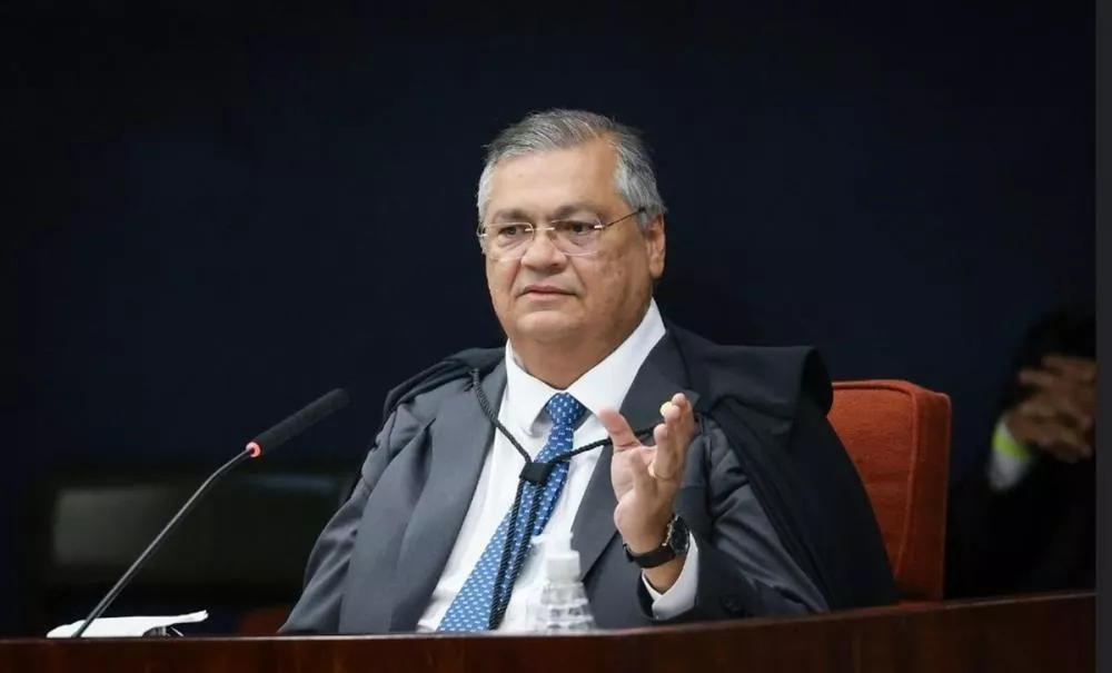 Dino acompanha Moraes e vota por condenação de Bolsonaro e aliados; placar está em 2 a 0