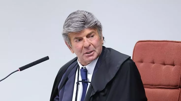 Ministro Luiz Fux vota para absolver Bolsonaro de todos os crimes