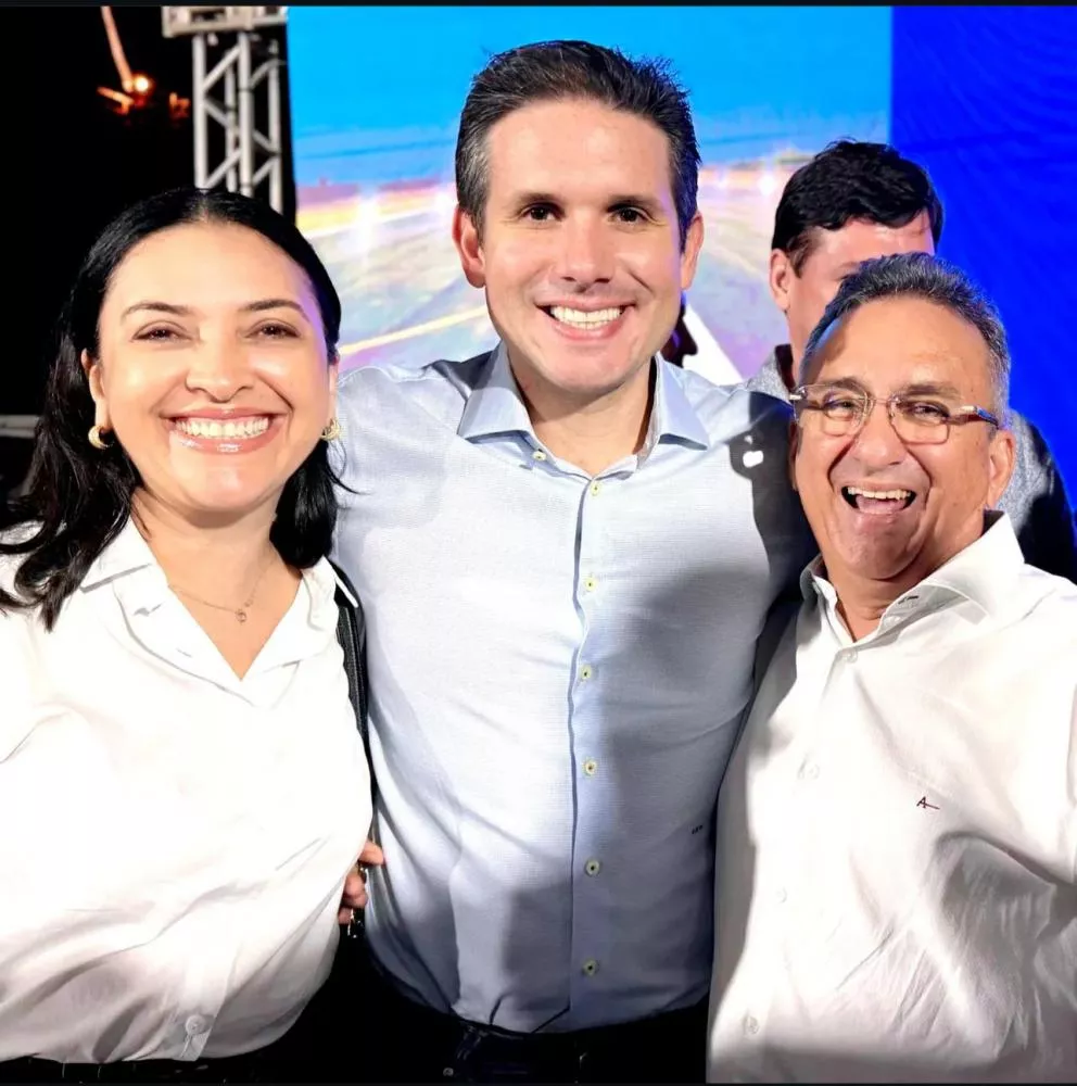 Prefeita de Malta, Ana Peixoto, e líder político Nael Rosa parabenizam o presidente da Câmara dos Deputados, Hugo Motta