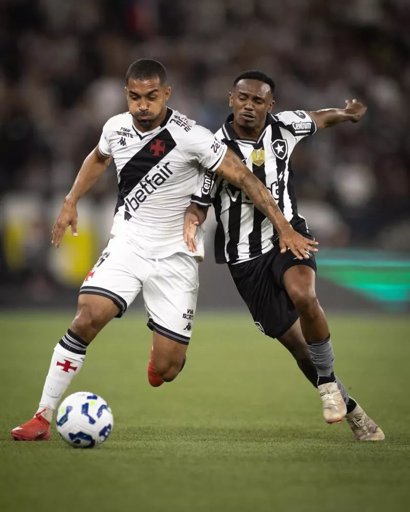 Vasco passa pelo Botafogo nos pênaltis com Léo Jardim herói e encara Fluminense em novo clássico na semifinal da Copa do Brasil