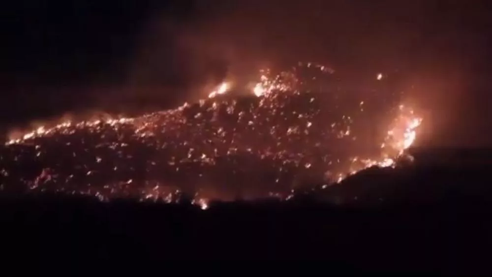 Incêndio de grandes proporções atinge a Serra do Cruzeiro, em São José do Bonfim, e mobiliza o Corpo de Bombeiros