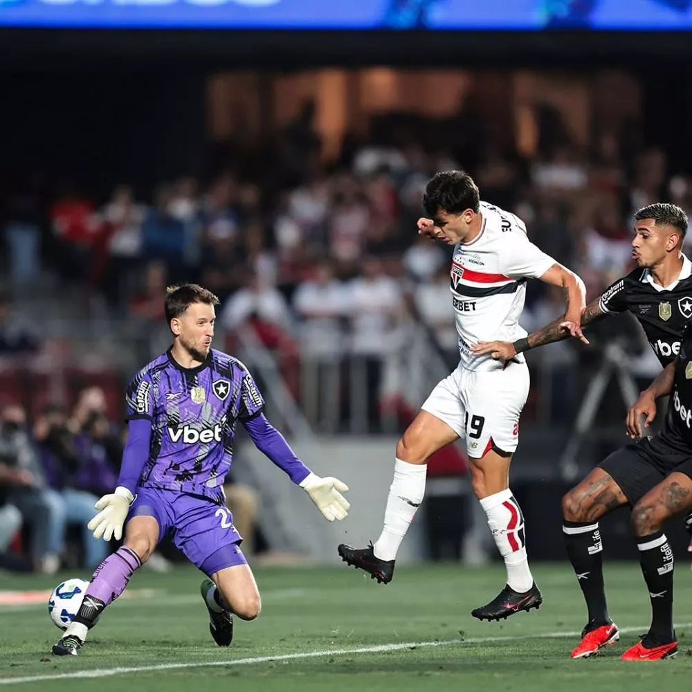 São Paulo volta a vencer Botafogo após cinco anos com primeiro gol de Dinenno e muda foco para a Libertadores