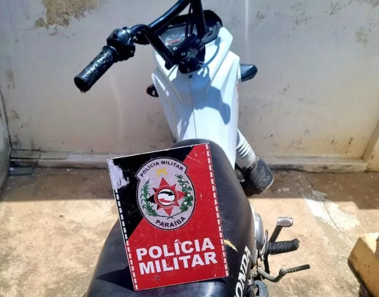 Polícia Militar recupera motocicleta com restrição de roubo em Santa Luzia