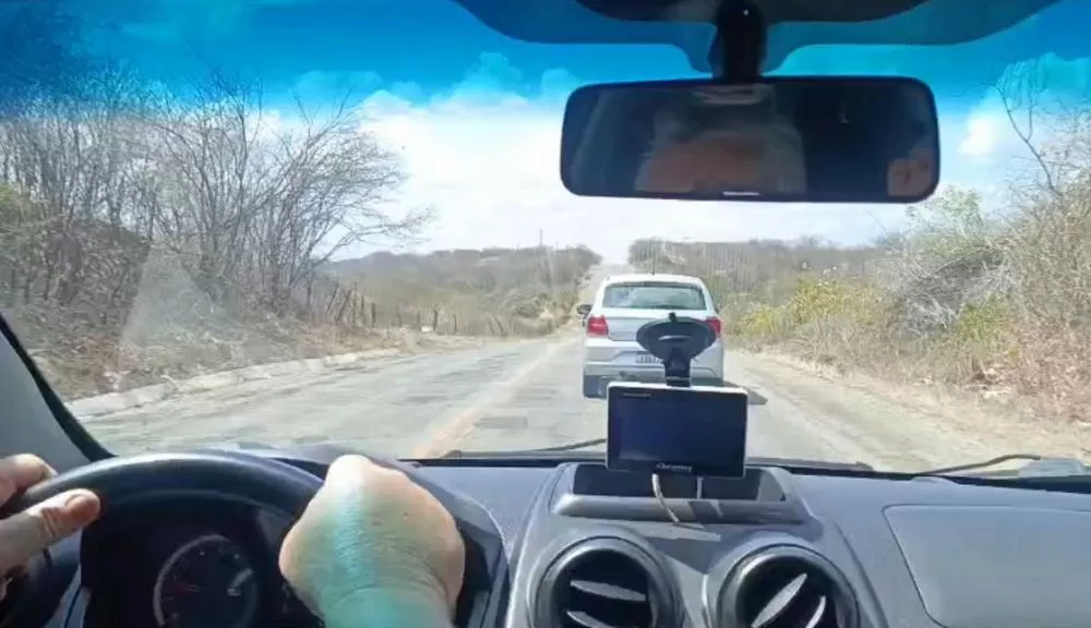 Motorista reclama das más condições da PB-262, entre São José do Bonfim e Patos, e cobra recapeamento da via