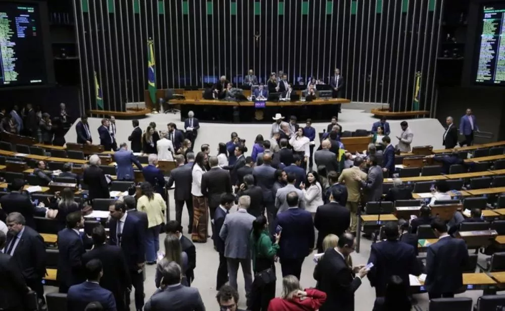 Câmara aprova a “PEC da Blindagem”, que amplia proteção a parlamentares contra ações penais