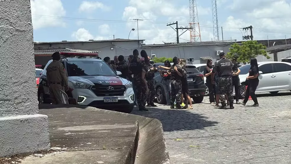 Justiça concede liberdade provisória a cinco policiais investigados por mortes no Conde; tornozeleiras eletrônicas não serão usadas