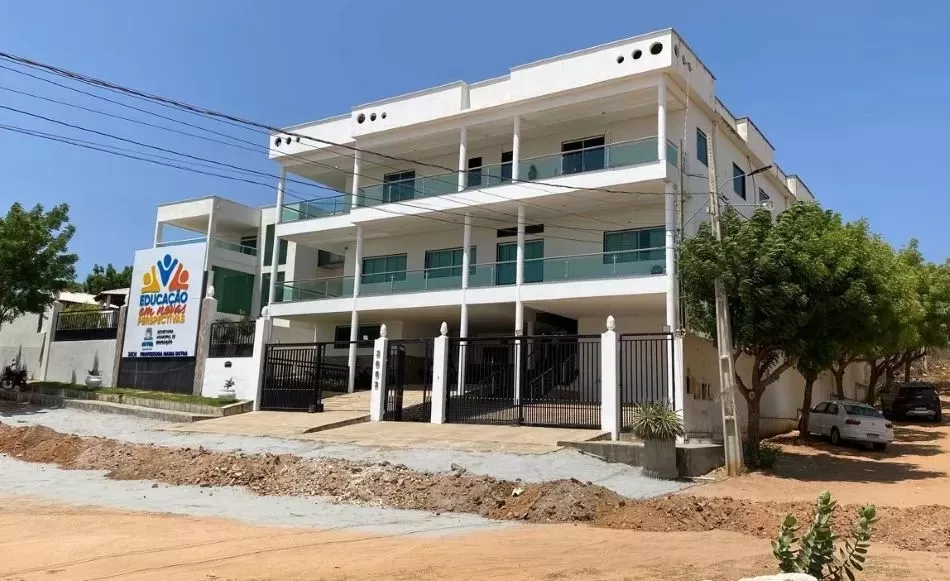 Equipe técnica da CAGEPA encontra ligação irregular de água em prédio da Secretaria de Educação de Patos, e gerente regional da companhia fala sobre o caso; ouça