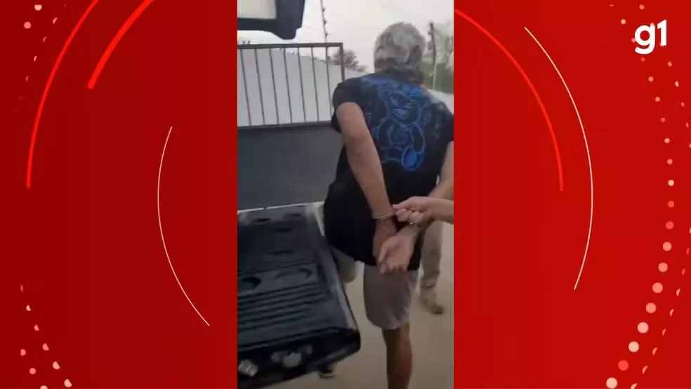 Jovem preso por morte de casal de idosos confessa que cometeu crime dentro da casa que mandante tinha interesse, diz polícia