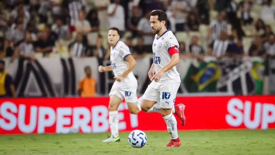 Ceará sai na frente, mas Bahia busca o empate em clássico pelo Brasileirão