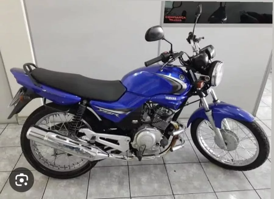 Motocicleta é furtada em frente a escola no Centro de Patos