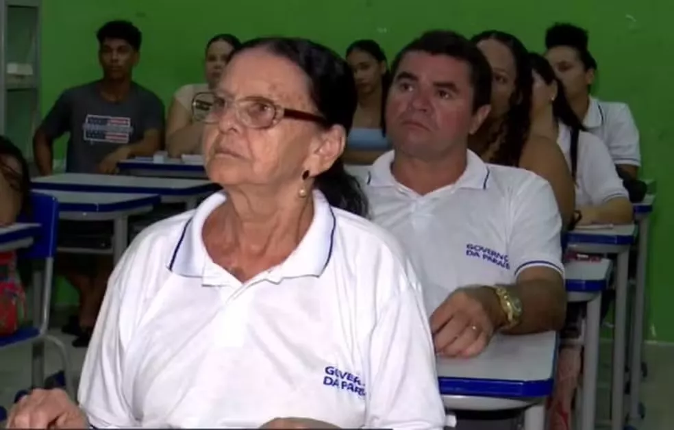 Agricultora estuda para conquistar diploma do ensino médio aos 80 anos e inspira filhos: 'sou uma guerreira'