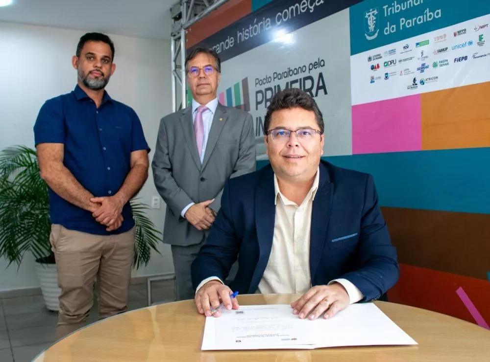 Poder Executivo do Município de Matureia, reforçando sua dedicação à primeira infância, firma compromisso ao assinar Pacto Estadual