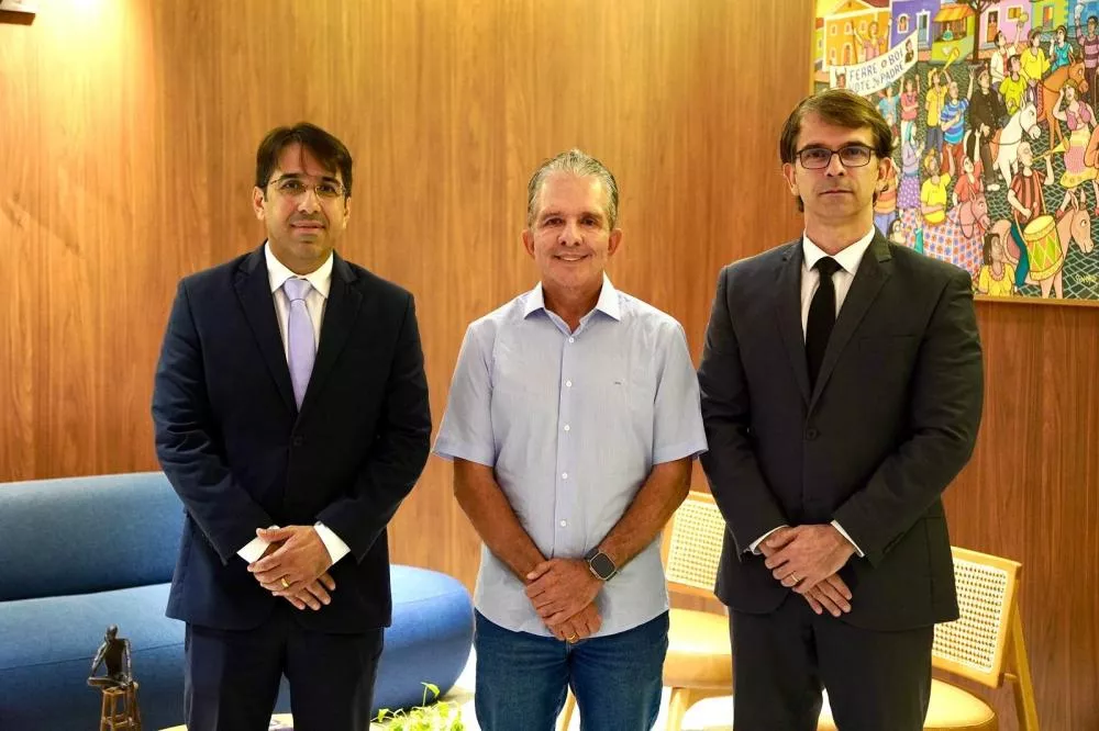 Prefeito Nabor Wanderley firma doação de área para instalação da Justiça Federal em Patos