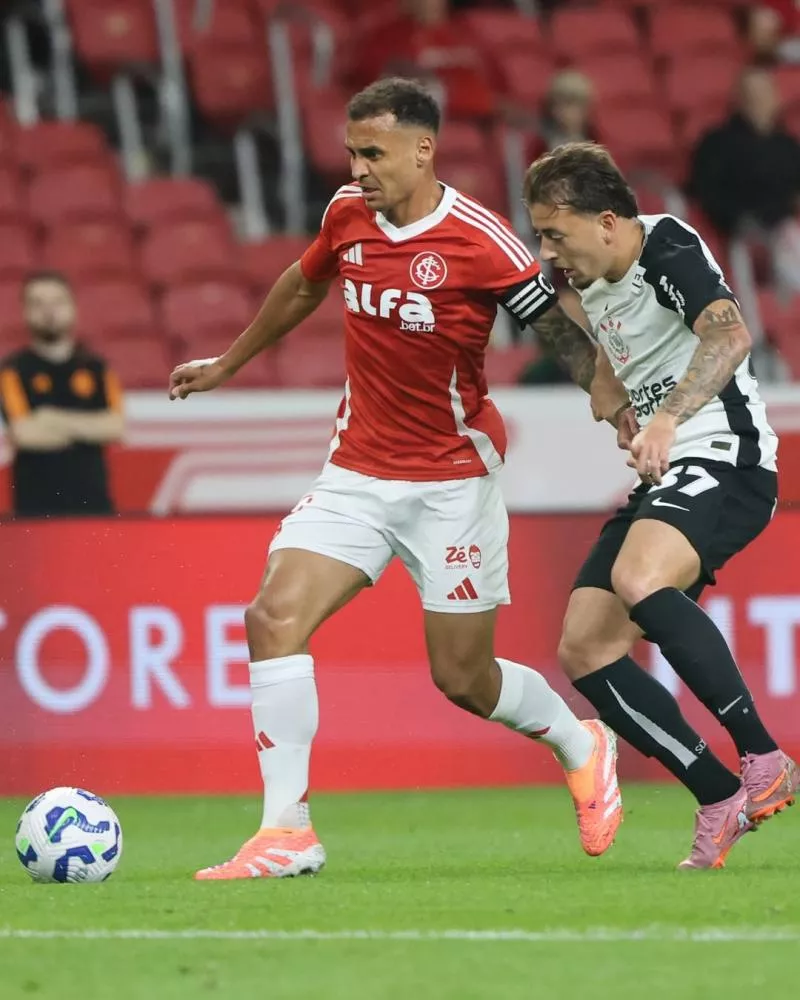 Cacá faz pênalti no fim, e Inter busca empate no reencontro de Ramón Díaz com o Corinthians