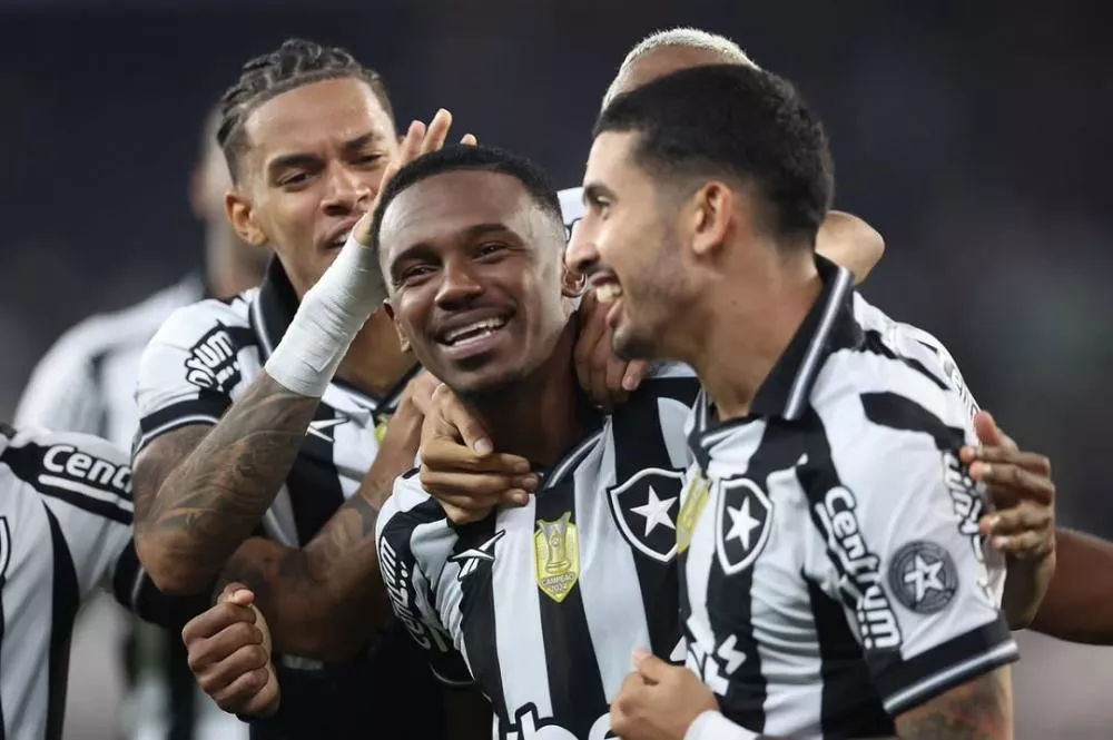 Botafogo vence Bahia em duelo direto, alivia pressão e entra no G-4 do Brasileirão